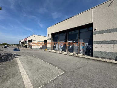Foto Capannone industriale in VIA DANTE ALIGHIERI, Palosco di 1096 m²