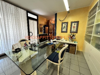 Foto Ufficio in VIA DANTE ALIGHIERI, Romano di Lombardia Centro di 55 m²