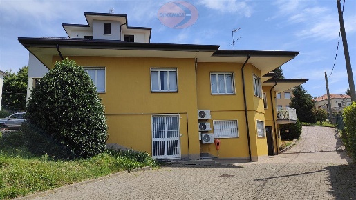 Foto Ufficio in Via Giacomo Puccini, Besana in Brianza Centro di 197 m²