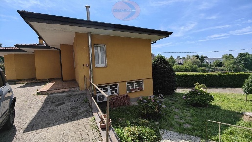 Foto Ufficio in Via Giacomo Puccini, Besana in Brianza Centro di 197 m²