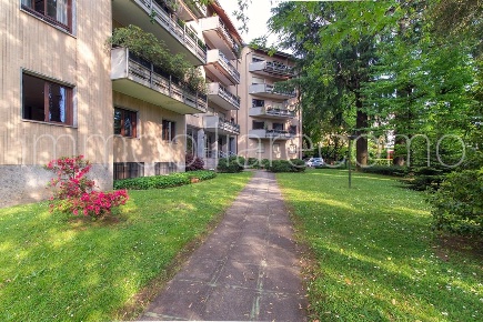 Foto Ufficio in via Petrarca, Como Borghi di 180 m² con 7 locali in affitto