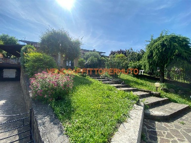 Foto Villa bifamiliare in via dante alighieri, Capriolo di 447 m²