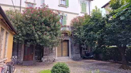 Foto Appartamento in Via Santo Garovaglio, Como Valduce - Crispi di 70 m²