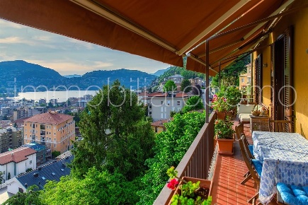 Foto Attico in Via Crispi, Como Valduce - Crispi di 160 m² con 8 locali