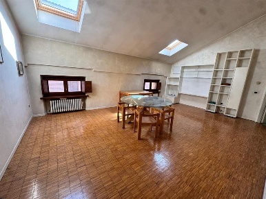 Foto Appartamento a Mantova di 170 m² con 5 locali in vendita