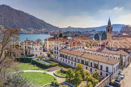 Foto Appartamento in via Borgovico, Como Villa Olmo di 220 m² con 5 locali