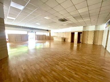 Foto Negozio a Azzate di 210 m² con 2 locali in affitto