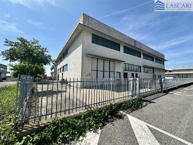 Foto Capannone industriale in Via XXV Aprile, Grassobbio di 500 m²