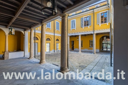 Foto Ufficio in via De Amicis, Monza Centro Storico di 83 m² con 2 locali