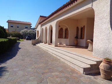 Foto Villa unifamiliare a Carbonia di 300 m² con 7 locali in vendita