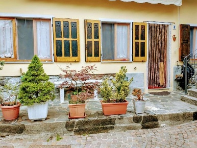 Foto Rustico in nonio 70, Quarna Sotto di 75 m² con 4 locali in vendita