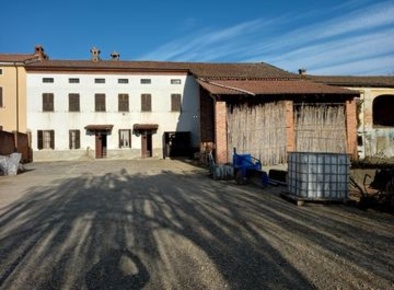 Foto Rustico a Castelletto Monferrato di 200 m² con 6 locali in vendita