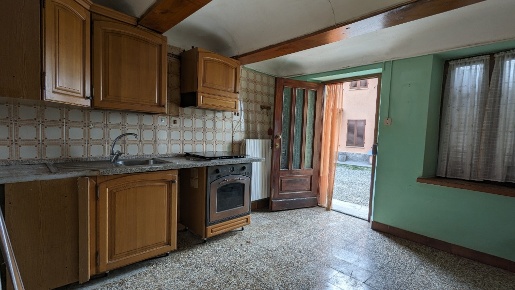 Foto Rustico in fraz san marzanotto, Asti di 88 m² con 4 locali in vendita
