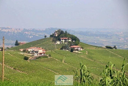 Foto Hotel a Alba Centro di 1700 m² con 30 locali in vendita