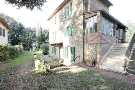 Foto Rustico a Monticiano di 310 m² in vendita