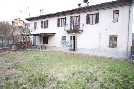 Foto Rustico a Diano d'Alba di 500 m² con 6 locali in vendita