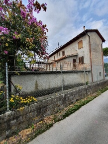 Foto Rustico a Seravezza di 350 m² con 10 locali in vendita