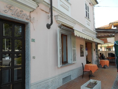 Foto Rustico a Casale Monferrato Centro di 1350 m² con 17 locali in vendita