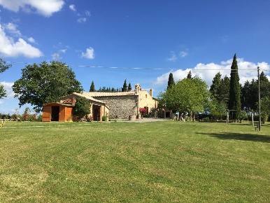 Foto Rustico a Castiglione d'Orcia di 470 m² con 10 locali in vendita