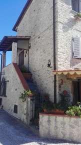 Foto Rustico a Pietrasanta di 90 m² con 3 locali in vendita