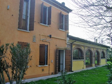 Foto Rustico in via Cesare Battisti, Roncoferraro di 300 m² con 8 locali