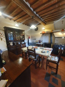 Foto Rustico a Pietrasanta di 500 m² con 10 locali in vendita