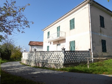 Foto Rustico in via camillo benso 15, Alessandria di 200 m² con 8 locali