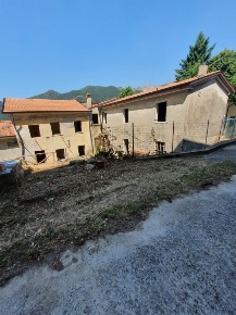 Foto Rustico a Seravezza di 135 m² con 8 locali in vendita