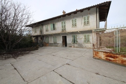Foto Rustico a Monforte d'Alba Centro di 500 m² con 11 locali in vendita
