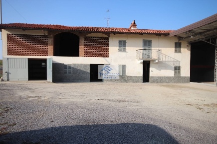 Foto Rustico a Dogliani con 6 locali in vendita
