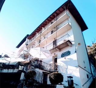 Foto Hotel a Cossogno di 200 m² con 12 locali in vendita