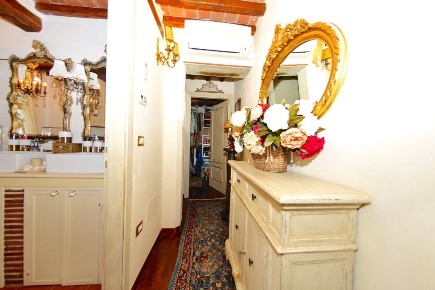 Foto Rustico a Camaiore di 200 m² con 8 locali in vendita