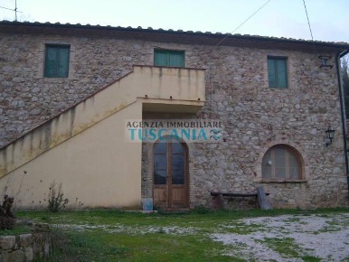 Foto Casale a Pomarance Centro di 400 m² con 9 locali in vendita