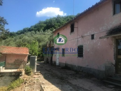 Foto Casale a Pieve a Nievole di 270 m² con 7 locali in vendita
