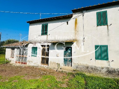 Foto Casale a Santa Maria a Monte di 185 m² con 5 locali in vendita