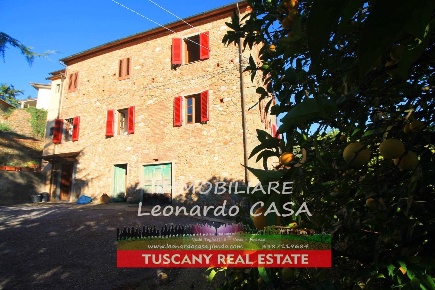 Foto Casale a Larciano di 440 m² con 16 locali in vendita
