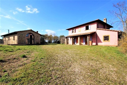 Foto Casale a Gambassi Terme Varna di 340 m² con 10 locali in vendita