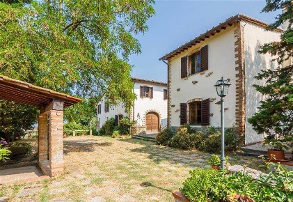 Foto Casale a Montespertoli Centro di 800 m² con 16 locali in vendita