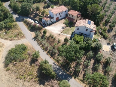 Foto Casale a Semproniano Centro di 350 m² con 11 locali in vendita