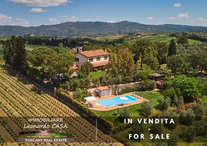 Foto Casale a Vinci Centro di 250 m² con 10 locali in vendita