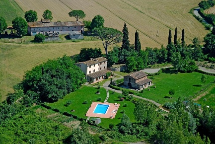 Foto Casale a Terricciola Centro di 380 m² con 15 locali in vendita