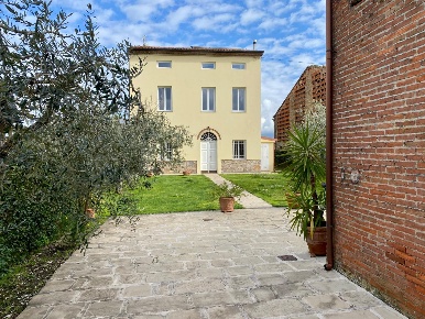 Foto Casale a Capannori Pieve San Paolo - Santa Margherita di 275 m²