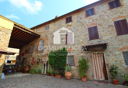 Foto Casale a Capannori Massa Macinaia - San Leonardo di 445 m² in vendita