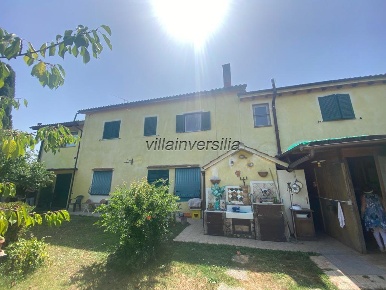 Foto Casale a Manciano di 300 m² con 12 locali in vendita