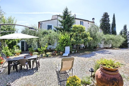 Foto Casale a Castelfiorentino di 450 m² con 16 locali in vendita