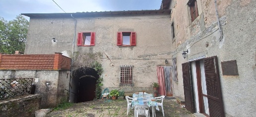 Foto Casale a Coreglia Antelminelli Vitiana di 375 m² con 15 locali