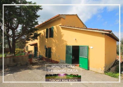 Foto Casale a Vinci Centro di 160 m² con 7 locali in vendita
