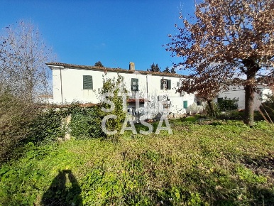 Foto Casale a Altopascio Spianate, Ponte ai Pini di 409 m² con 12 locali