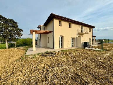 Foto Casale a Pontedera Oltrera di 200 m² con 6 locali in vendita