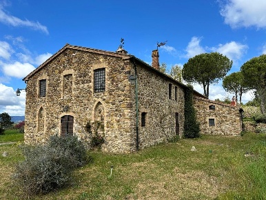 Foto Casale a Suvereto Centro di 430 m² con 10 locali in vendita
